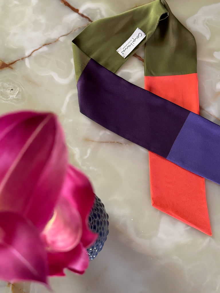 Capitana FILIPAZZI LINEA - handgefertigter Seidenschal im Patchwork-Design, neues LINEA-Format in Olivgrün, Violett, Lila und Koralle, limitierte Auflage, Atelier Frankfurt